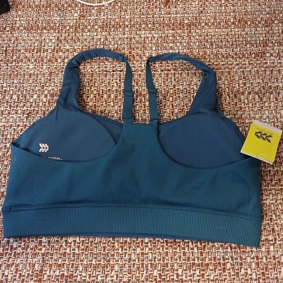 New All In Motion Sports Bra Medium New With Tags - Picture 2 of 6